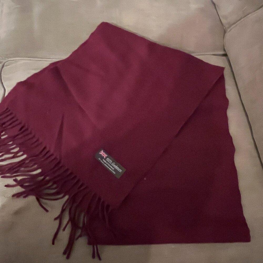 100% cashmere‎ Burgundy Scarf  with Fringe Made in Scotland (Previously Worn)